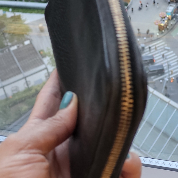 Gucci Interlocking G Leather Zip Around . - Picture 7 of 16